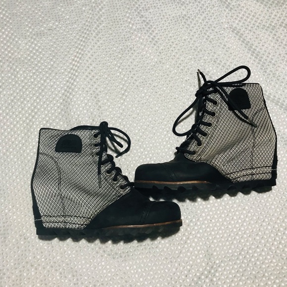 Sorel Womens Lexie Ankle Boots
Booties Black White Leather Cap Toe
Lace Up - Picture 1 of 12